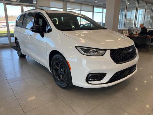 2025 Chrysler Pacifica Hybrid Select