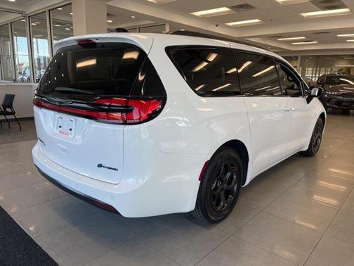 2025 Chrysler Pacifica Hybrid Select