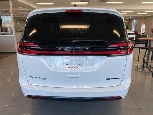2025 Chrysler Pacifica Hybrid Select