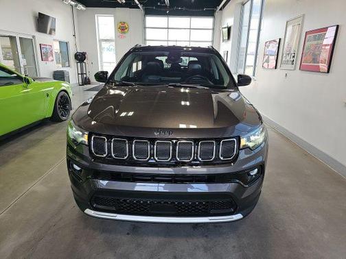 Granite Crystal Metallic Clearcoat 2022 Jeep Compass Limited
