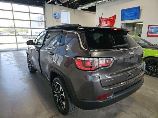 Granite Crystal Metallic Clearcoat 2022 Jeep Compass Limited