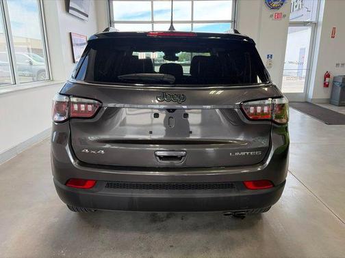 Granite Crystal Metallic Clearcoat 2022 Jeep Compass Limited