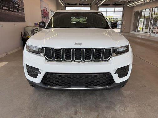 Bright White Clearcoat 2024 Jeep Grand Cherokee Laredo