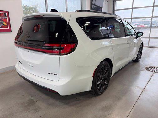 Bright White Clearcoat 2025 Chrysler Pacifica Limited