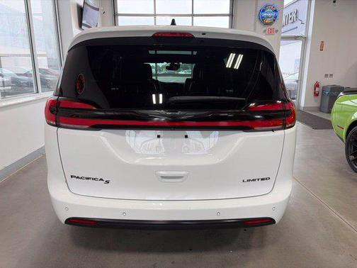 Bright White Clearcoat 2025 Chrysler Pacifica Limited