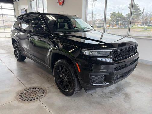 Diamond Black Crystal Pearlcoat 2024 Jeep Grand Cherokee L Altitude