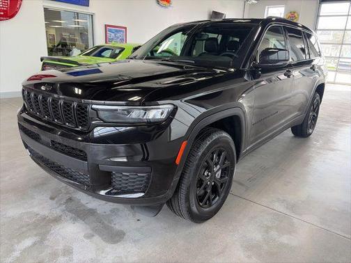 Diamond Black Crystal Pearlcoat 2024 Jeep Grand Cherokee L Altitude