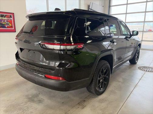 Diamond Black Crystal Pearlcoat 2024 Jeep Grand Cherokee L Altitude