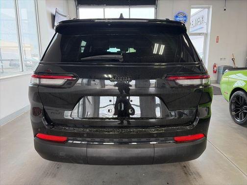 Diamond Black Crystal Pearlcoat 2024 Jeep Grand Cherokee L Altitude