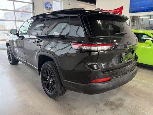 Diamond Black Crystal Pearlcoat 2024 Jeep Grand Cherokee L Altitude