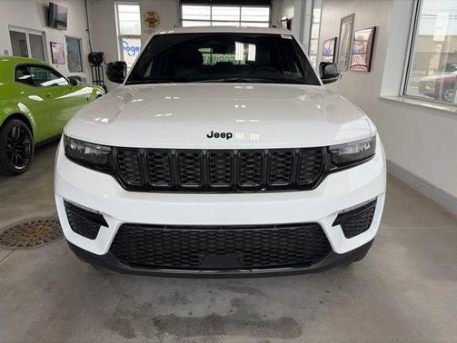 Bright White Clearcoat 2025 Jeep Grand Cherokee Limited