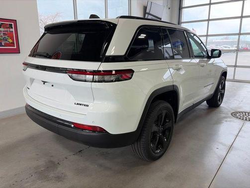 Bright White Clearcoat 2025 Jeep Grand Cherokee Limited