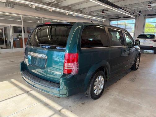 Green Pearl 2009 Chrysler Town & Country LX