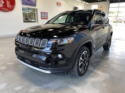 Diamond Black Crystal Pearlcoat 2022 Jeep Compass Limited