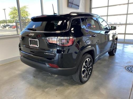 Diamond Black Crystal Pearlcoat 2022 Jeep Compass Limited