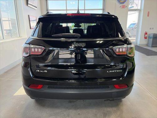 Diamond Black Crystal Pearlcoat 2022 Jeep Compass Limited