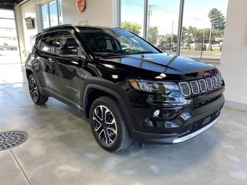 Diamond Black Crystal Pearlcoat 2022 Jeep Compass Limited