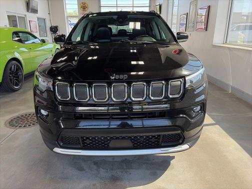Diamond Black Crystal Pearlcoat 2022 Jeep Compass Limited