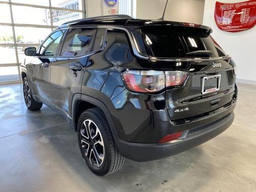 Diamond Black Crystal Pearlcoat 2022 Jeep Compass Limited
