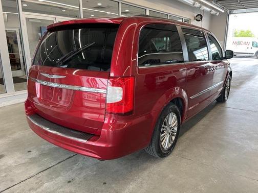 2013 Chrysler Town & Country Touring-L