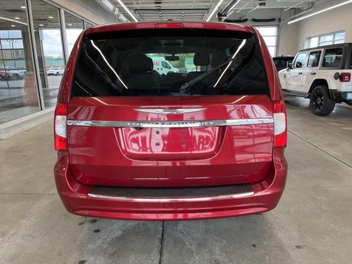 2013 Chrysler Town & Country Touring-L