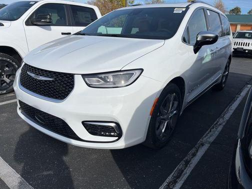 Bright White Clearcoat 2026 Chrysler Pacifica L