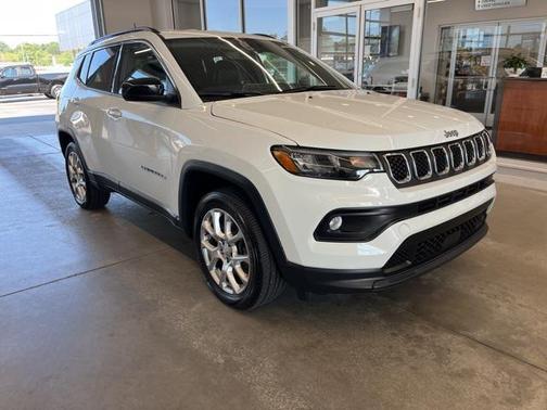 2023 Jeep Compass Latitude Lux