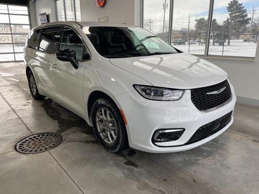 2025 Chrysler Pacifica L
