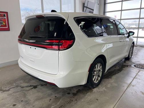 2025 Chrysler Pacifica L