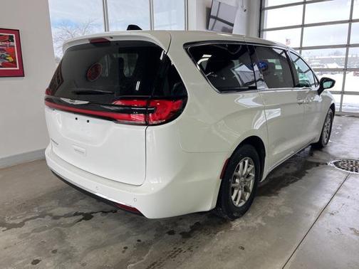 2025 Chrysler Pacifica L