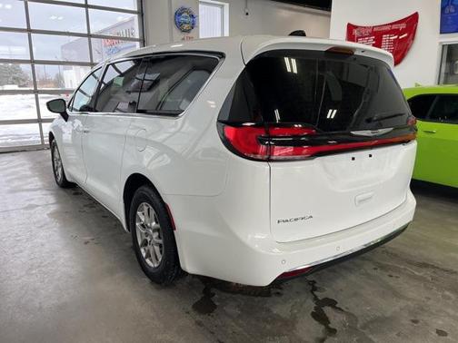 2025 Chrysler Pacifica L