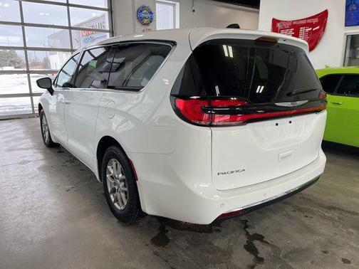 2025 Chrysler Pacifica L
