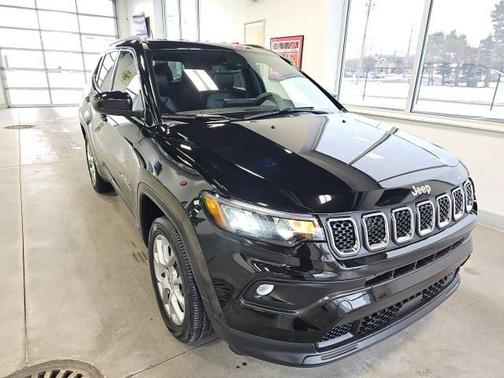 2024 Jeep Compass Latitude Lux