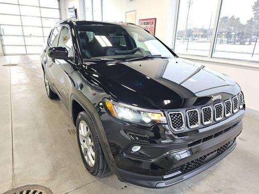 2024 Jeep Compass Latitude Lux