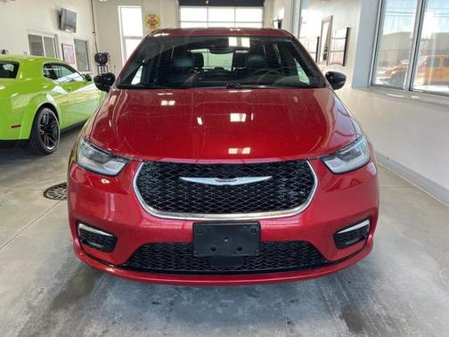 2025 Chrysler Pacifica L