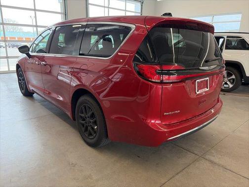 Red Hot Pearlcoat 2025 Chrysler Pacifica L