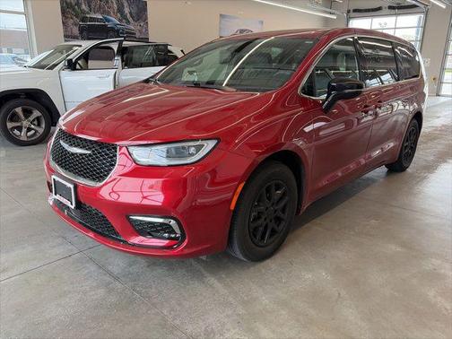 Red Hot Pearlcoat 2025 Chrysler Pacifica L