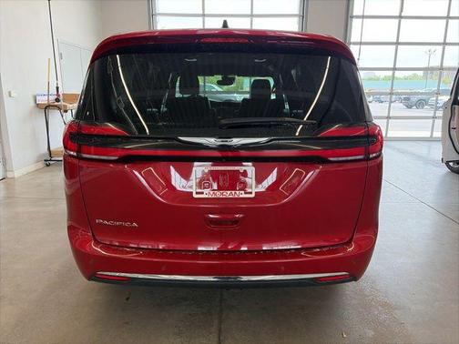 Red Hot Pearlcoat 2025 Chrysler Pacifica L