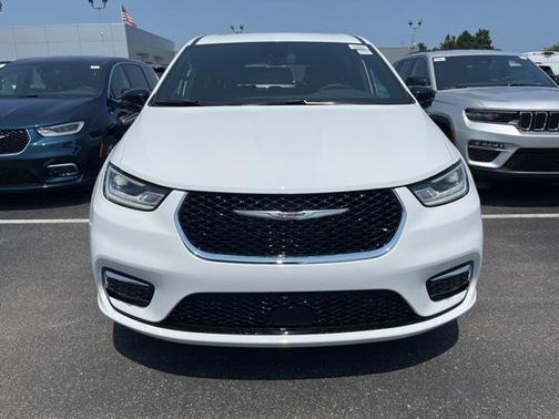 2025 Chrysler Pacifica L