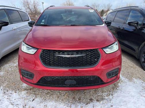 Red Hot Pearlcoat 2026 Chrysler Pacifica L