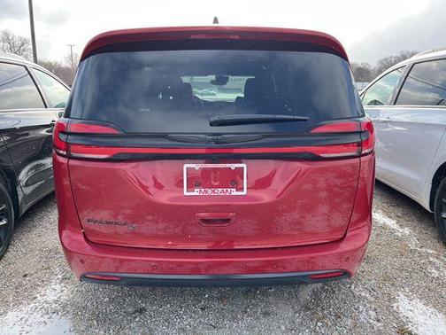 Red Hot Pearlcoat 2026 Chrysler Pacifica L
