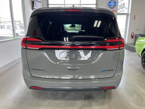 2022 Chrysler Pacifica Hybrid Limited