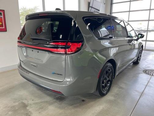 2022 Chrysler Pacifica Hybrid Limited