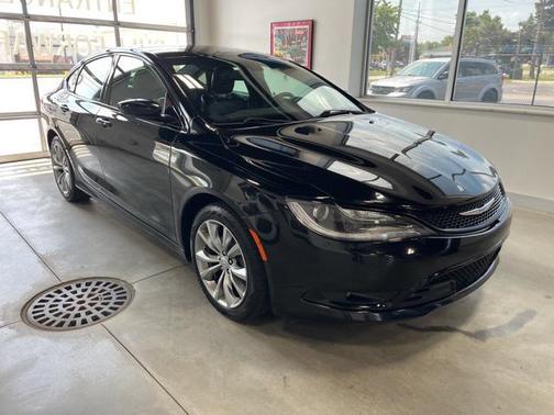 2016 Chrysler 200 S