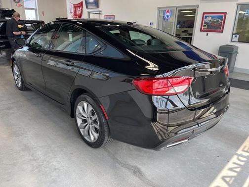 2016 Chrysler 200 S