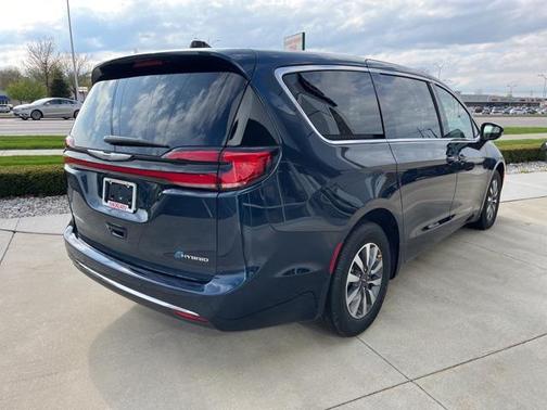 2025 Chrysler Pacifica Hybrid Select