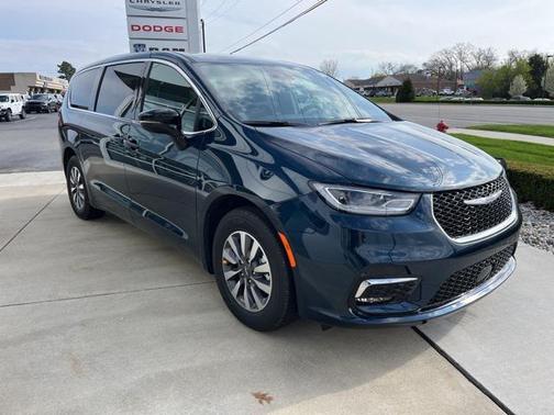 2025 Chrysler Pacifica Hybrid Select