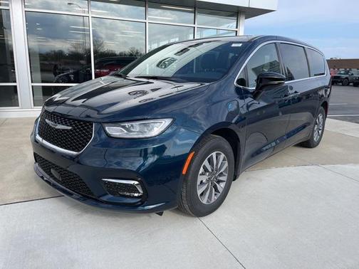 2025 Chrysler Pacifica Hybrid Select