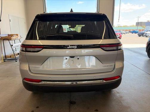 Silver Zynith 2025 Jeep Grand Cherokee Limited