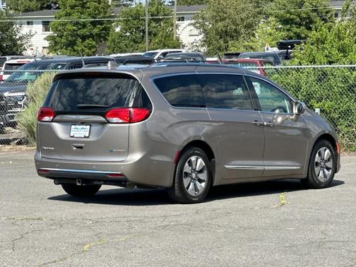 2018 Chrysler Pacifica Hybrid Limited